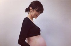 母亲节罕见晒孕照，贾静雯儿时照片惊艳众人 具体是什么情况？