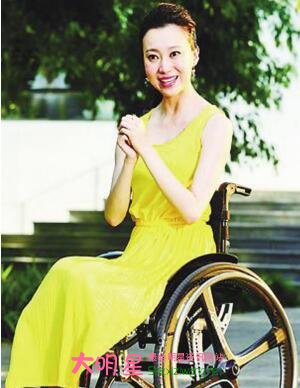 刘岩照片资料 刘岩为什么坐轮椅 刘岩是怎么残疾的