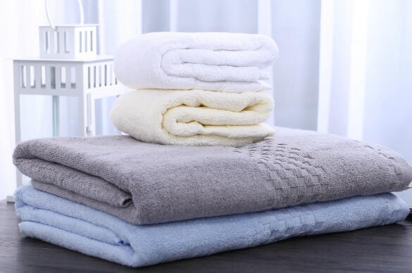 毛巾怎么叠枕头 宝宝毛巾定型枕折法 1分钟告诉你