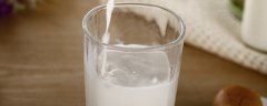 冲奶粉可以用凉白开水加热水吗 奶粉用什么水冲比较合适 看完你就明白了