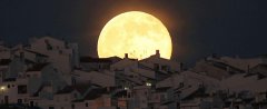 描写月亮的诗句有哪些？