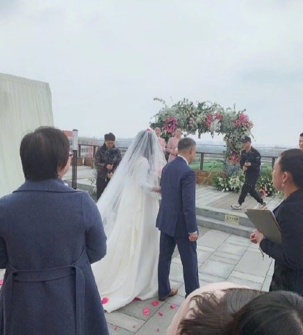 恭喜！演员朱珠举办婚礼，老公为圈外人
