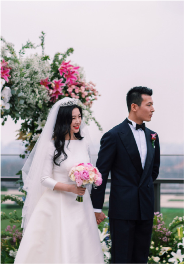 新婚之夜朱珠老公认证账号，但他的个人公司却有三条风险