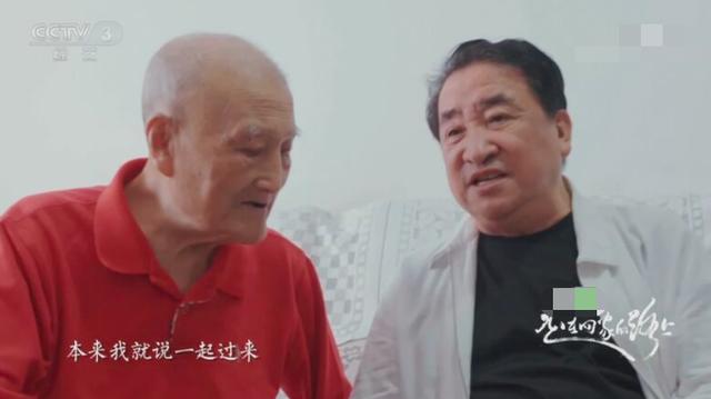 70岁姜昆现身相声节，观众还没媒体多