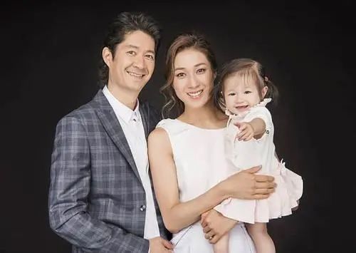 TVB女星诉入行辛酸史，自曝曾患精神分裂，谈及女儿面露幸福