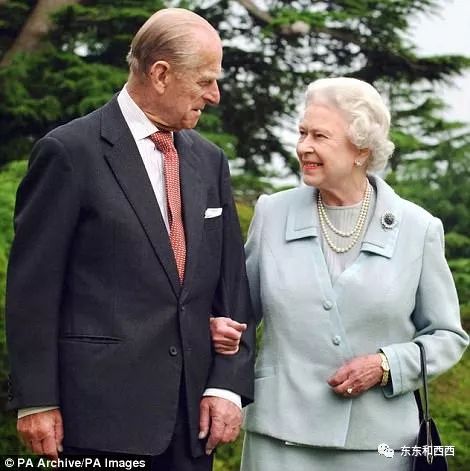 女王从第一眼爱上他：74年的传奇婚姻