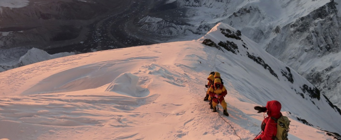 中国登山队第一次登上珠穆朗玛峰是哪一年？