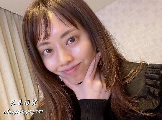 隐退两年，37岁日本女星吉泽明步全素颜照曝光，网友直呼认不出