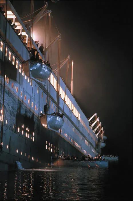 《泰坦尼克号》未播出的1分48秒：浪漫的爱情，残酷的黑幕……