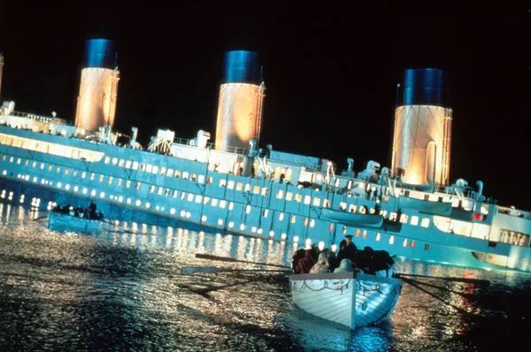 《泰坦尼克号》未播出的1分48秒：浪漫的爱情，残酷的黑幕……