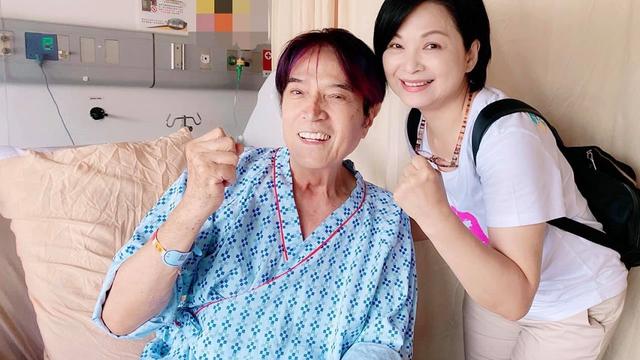 88岁歌王住院半月暴瘦22斤，因手术意外致病危，连输12袋血抢救