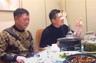 63岁迟志强开庆功宴酒桌上高歌喝到红脸