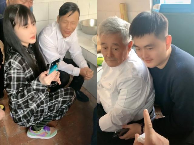 63岁赵本山和女儿穿亲子装吃雪糕，父女俩笑到满脸通红
