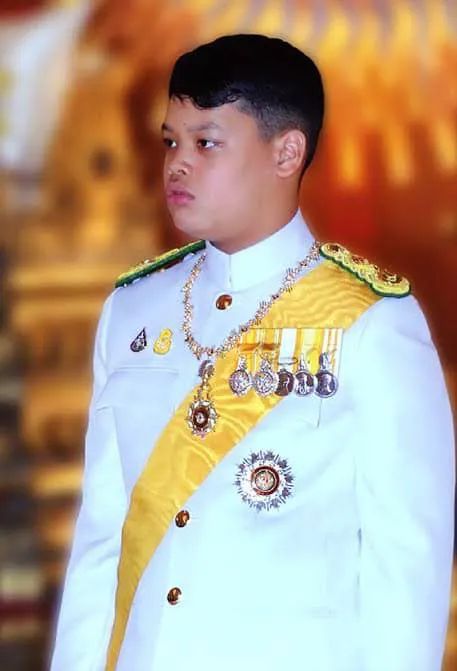 泰国16岁小王子被疑患自闭症！谁会继承王位成新谜题…