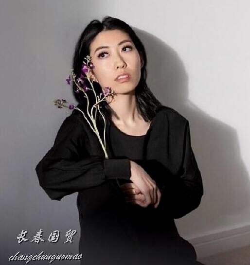 38岁歌手曲婉婷近照曝光，隐退四年后复出推出单曲《哑巴》