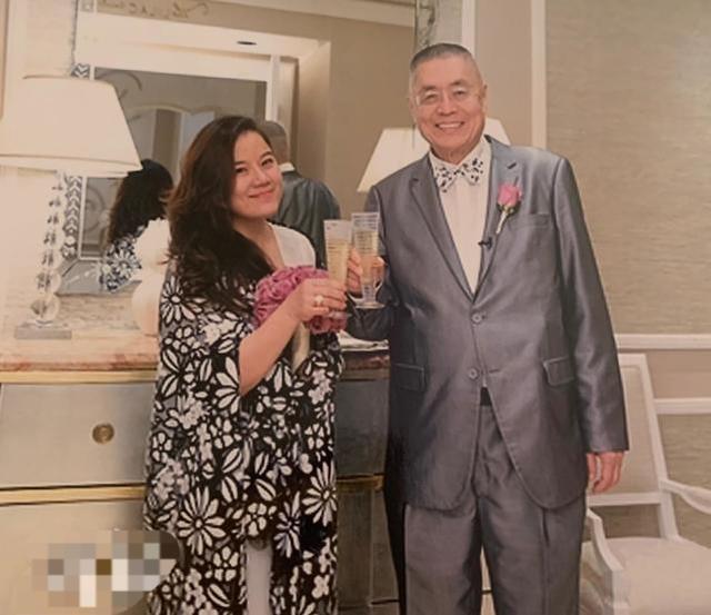 82岁刘诗昆与妻女现身如三代人，为半岁女儿建钢琴学院