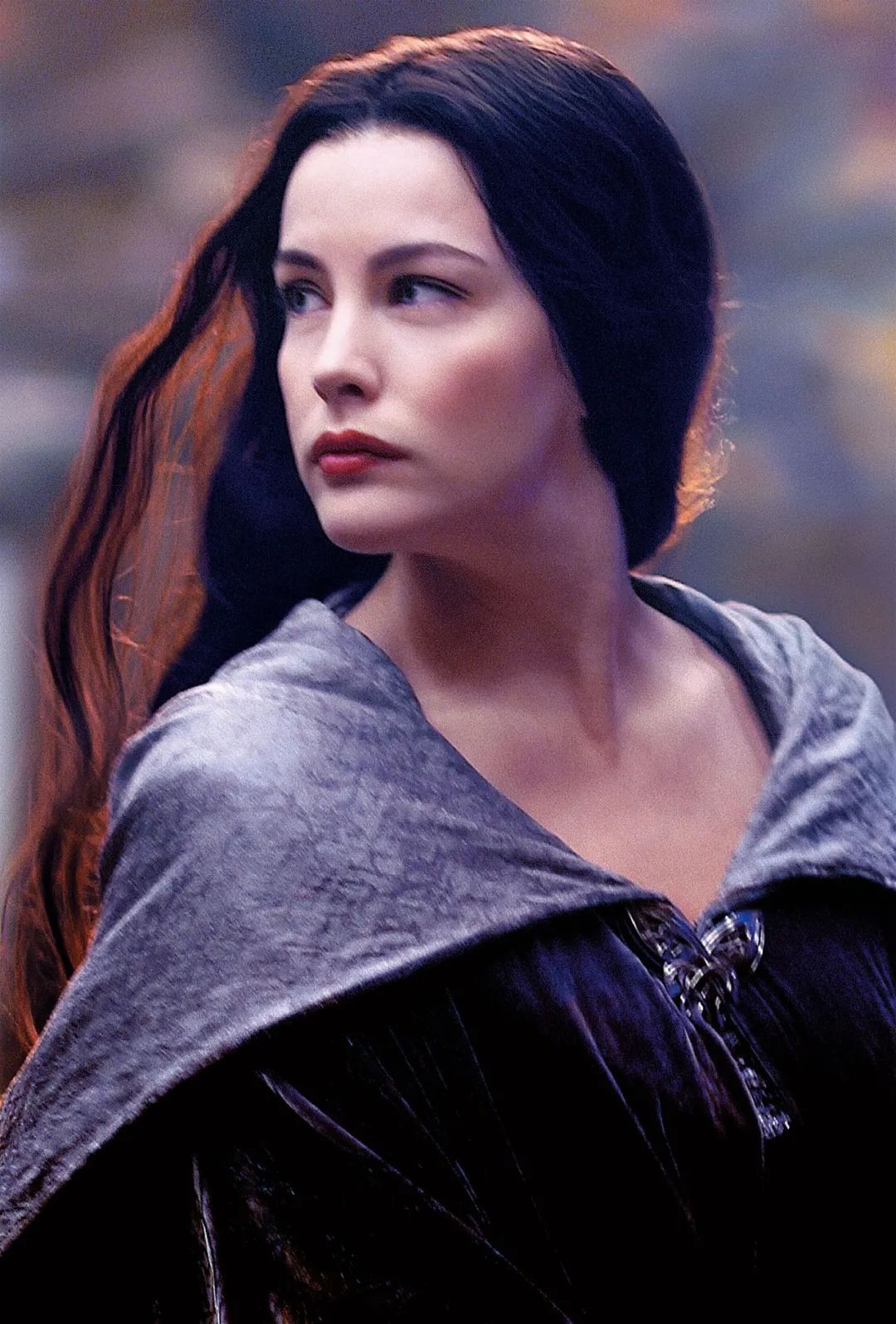 她是中土世界最美的精灵公主，但身世比小说还狗血