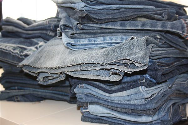 旧衣服回收多少钱一吨？