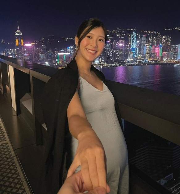 27岁港剧女神余香凝诞下一女 嫁入豪门仅半年