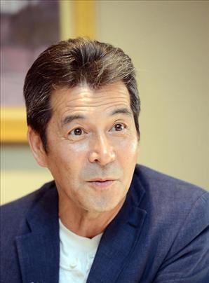 74岁日本男星认爱小30岁主播，交往十年仍不愿结婚