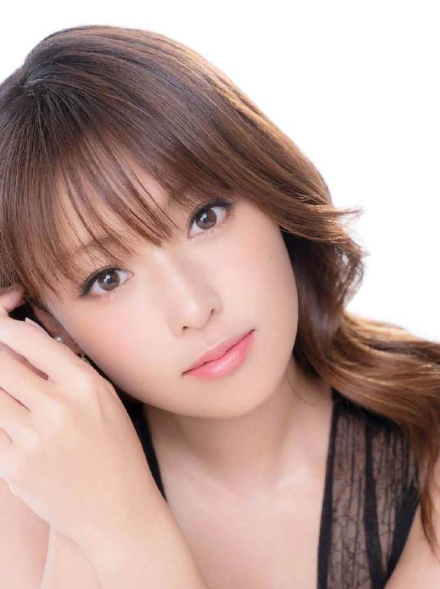 日本女演员深田恭子患适应障碍症，宣布暂停演艺活动