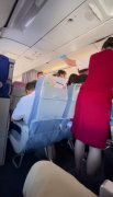 国航客服回应“粉丝在飞机上闯舱追星”：机组人员已尽力劝阻