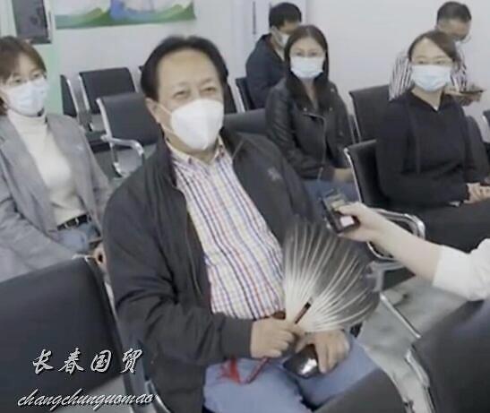 唐国强现身接种新冠疫苗，69岁的他满面红光精神矍铄