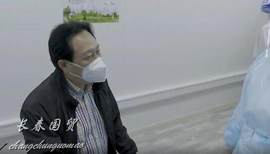 唐国强现身接种新冠疫苗，69岁的他满面红光精神矍铄