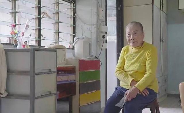 TVB跑龙套老戏骨：65岁照顾瘫痪女儿，拿500元片酬知足常乐