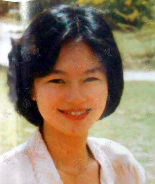 主持人鞠萍30年前青涩旧照曝光，气质清纯甜美俏丽