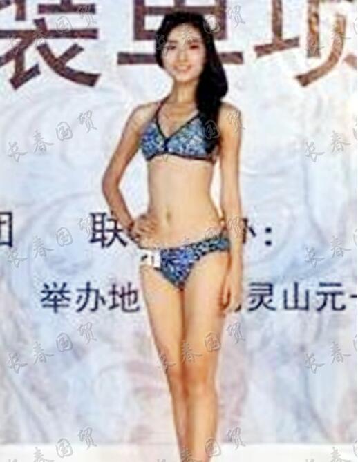 51岁李亚鹏再当爹，小19岁娇妻泳装旧照曝光，曾获模特大赛冠军