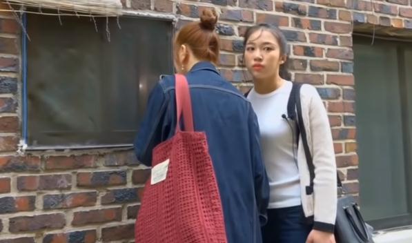 韩国女星曝光演艺圈黑暗面：女团成员被骚扰，只能躲在厕所里吃饭